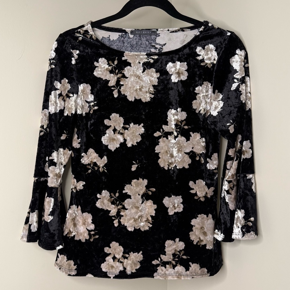 Suzy Shier Floral Velvet Top w/ Bell Sleeves | Light Academia Preppy & Dressy